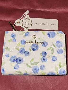 Nanette Lepore Mizi Sm Wallet White BlueBerry Blooms Zip Wallet Te
